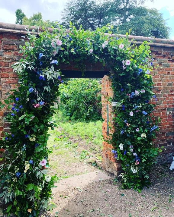 Full Arch Flowers From £650